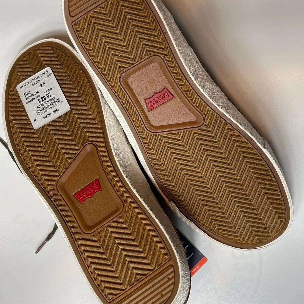 Levi's Ethan Stacked Men's Sneakers  SIZE 9.5     NWT  BROWN /TAN